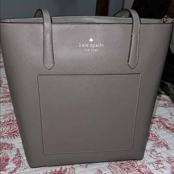 kate spade Handbags - Kate Spade saffiano tote